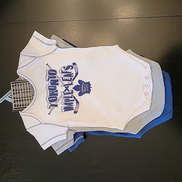 NWT Toronto Maple Leafts Onsies, Size 3-6mos - Picture 3 of 3